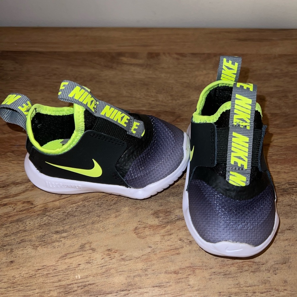 Nike Toddler Flexrunner Sneakers